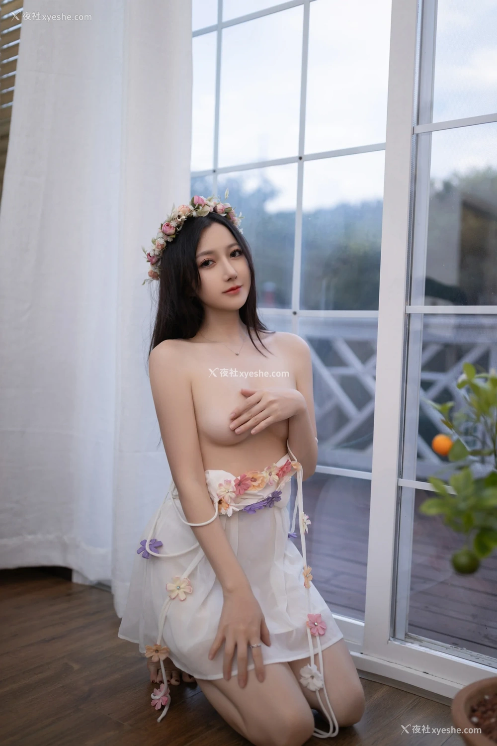 1P - xiuren秀人网福利鱼子酱Fish大尺度内部助力花的伞