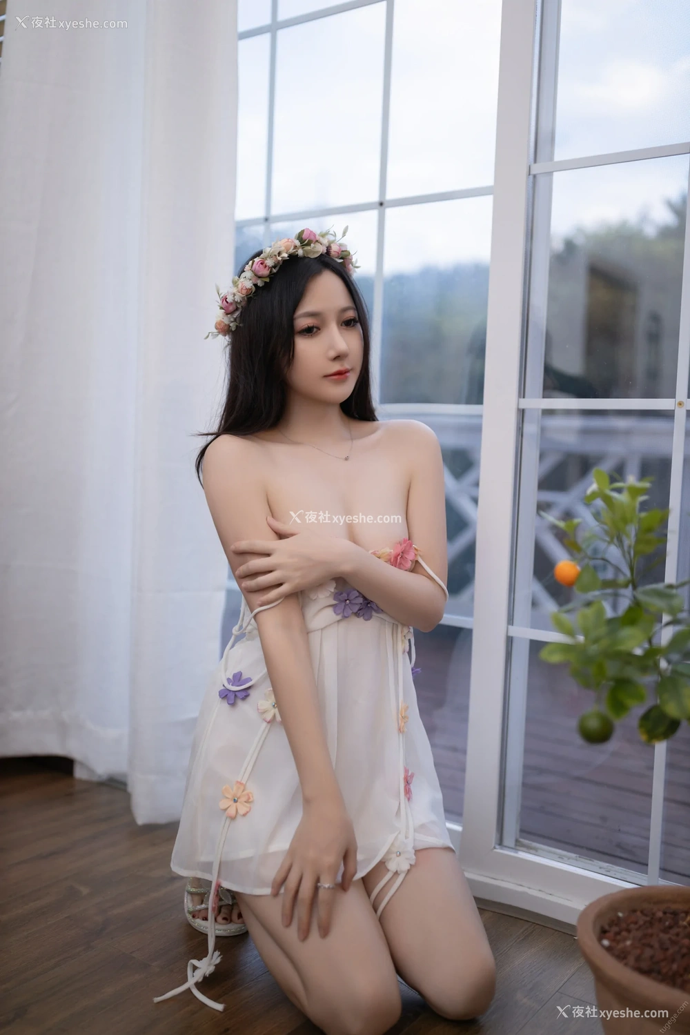 1P - xiuren秀人网福利鱼子酱Fish大尺度内部助力花的伞