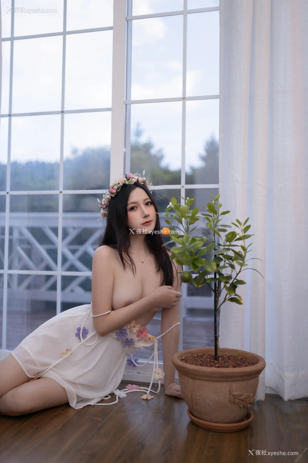 1P - xiuren秀人网福利鱼子酱Fish大尺度内部助力花的伞