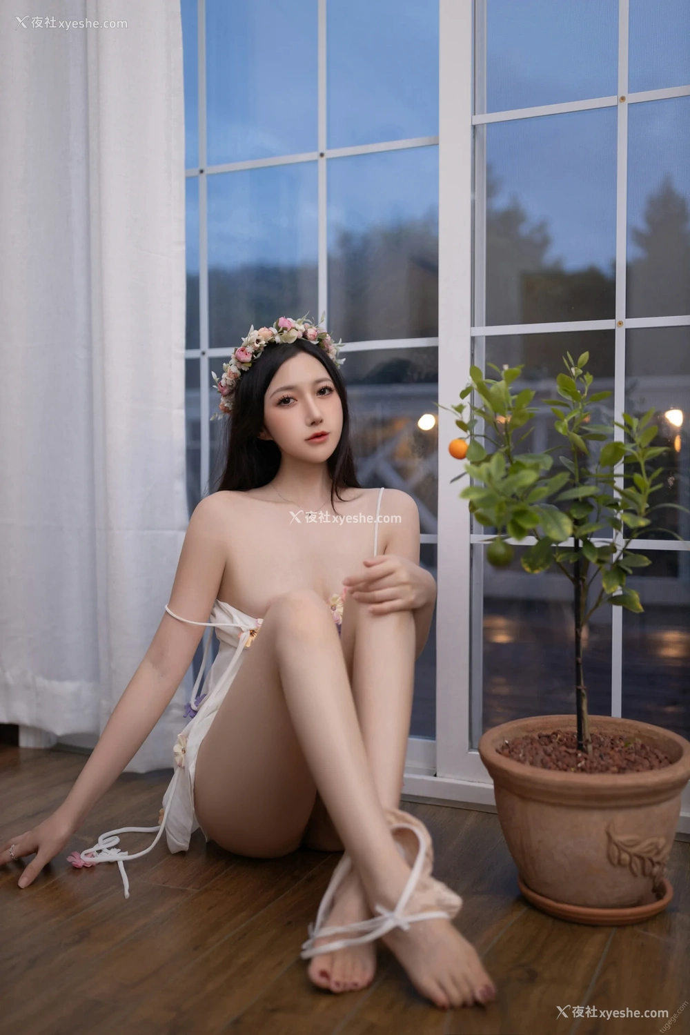 1P - xiuren秀人网福利鱼子酱Fish大尺度内部助力花的伞