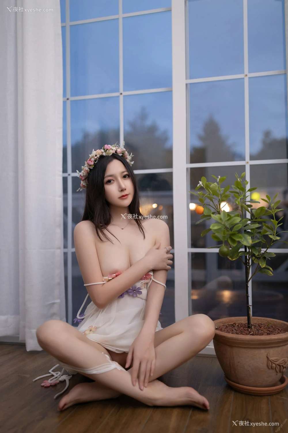 1P - xiuren秀人网福利鱼子酱Fish大尺度内部助力花的伞