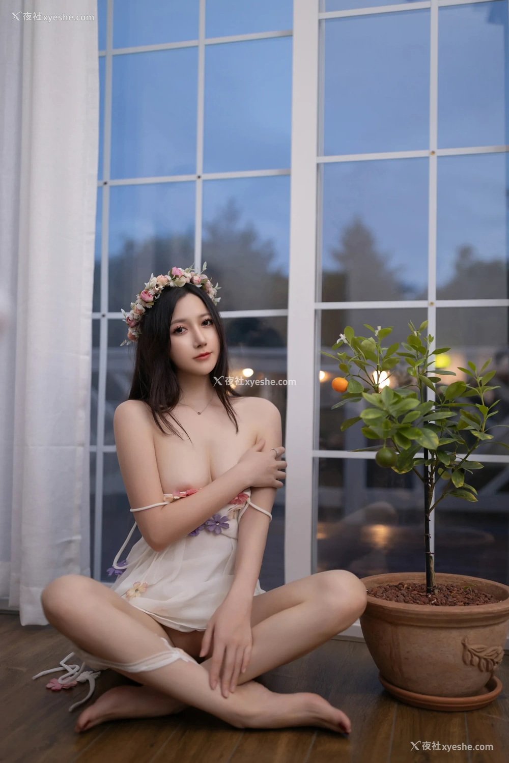 1P - xiuren秀人网福利鱼子酱Fish大尺度内部助力花的伞