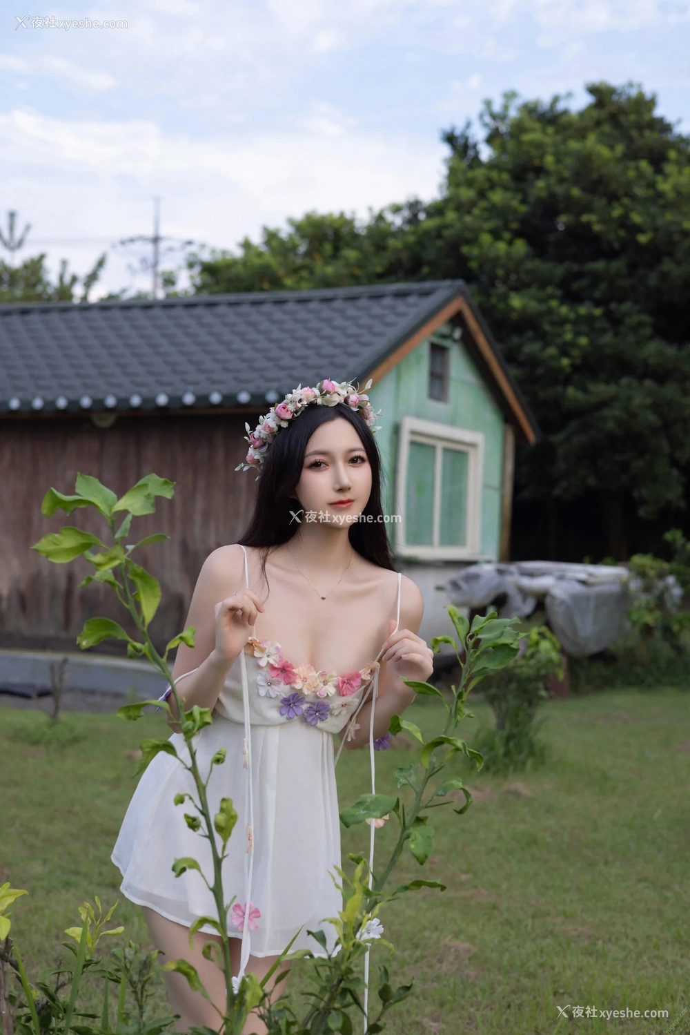1P - xiuren秀人网福利鱼子酱Fish大尺度内部助力花的伞