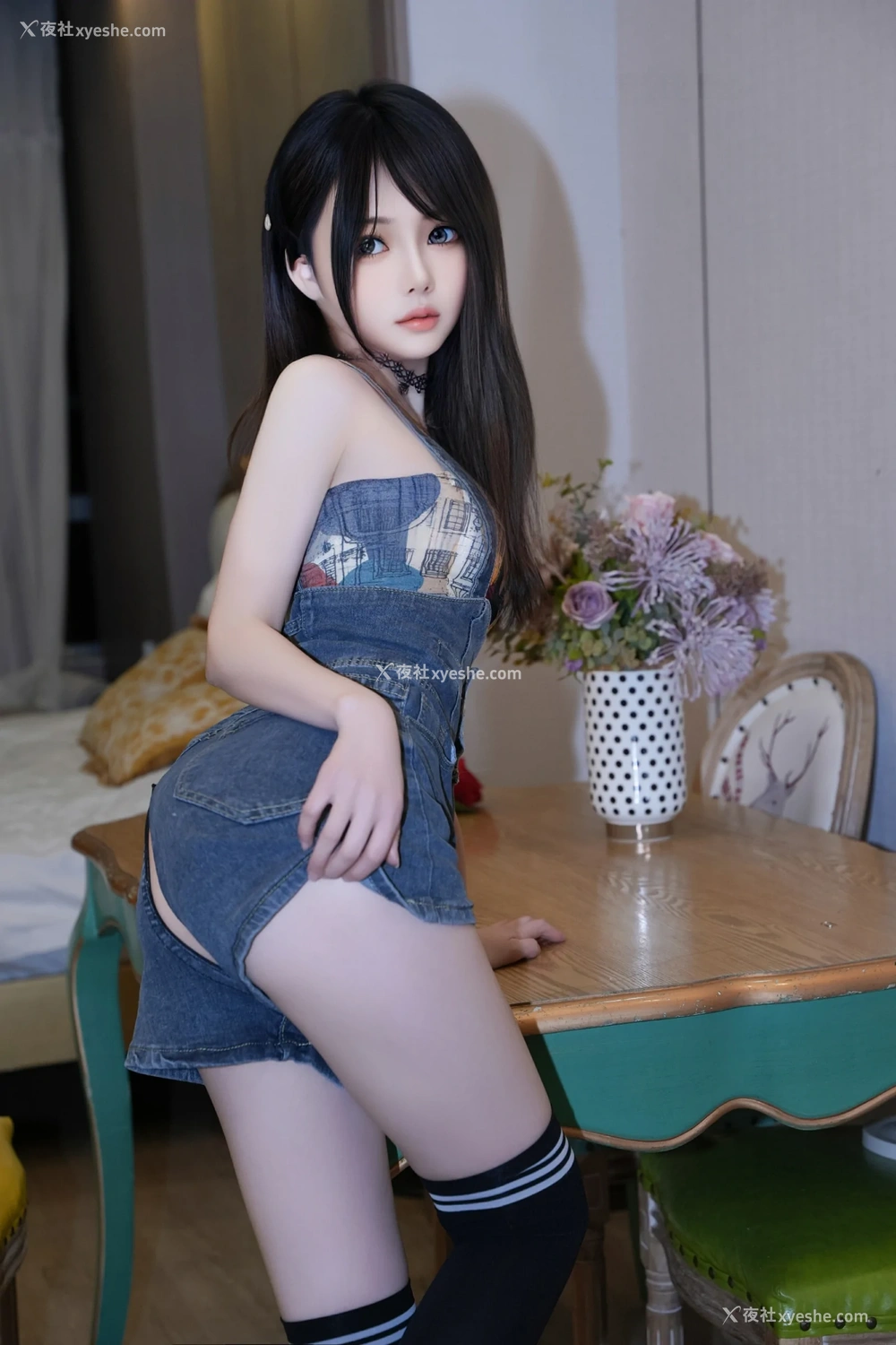 1P - xiuren秀人网福利林月月大尺度内部助力抹胸背带