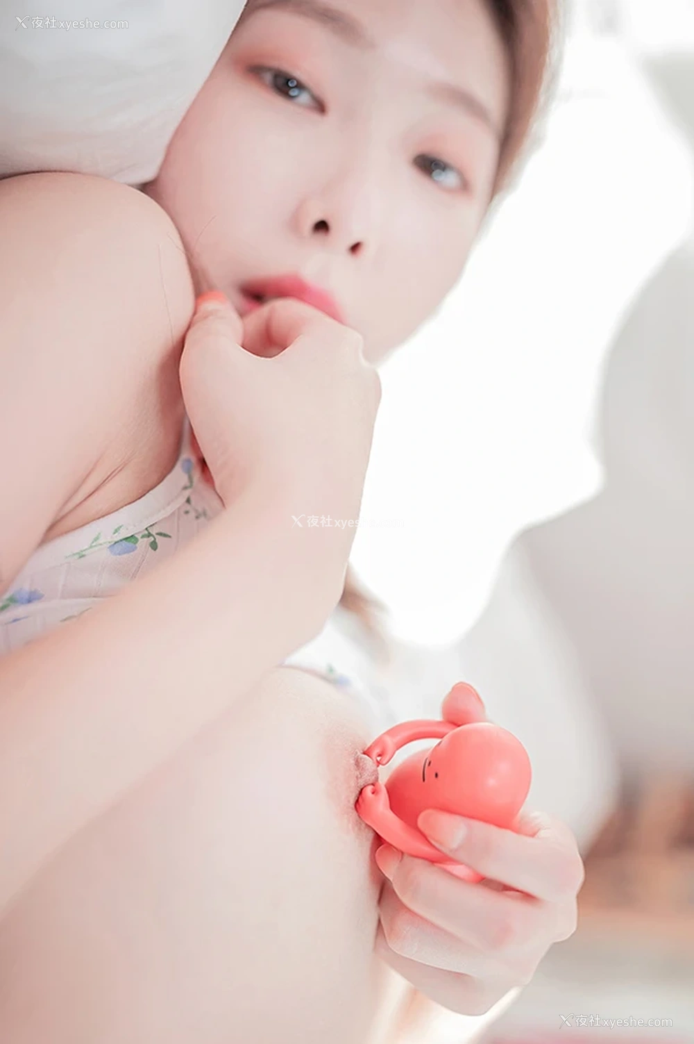 1P - 温柔小美女Shaany居家小背心黑丝尺度诱惑