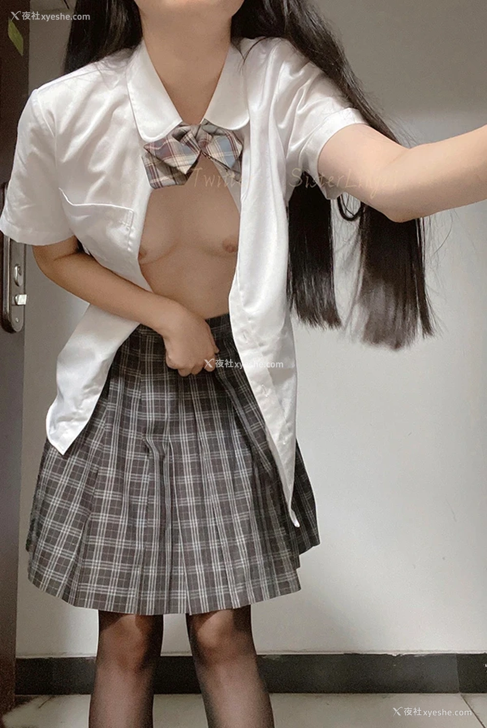 1P - 露出系抖m福利姬@玲子 尺度私拍视图合集3