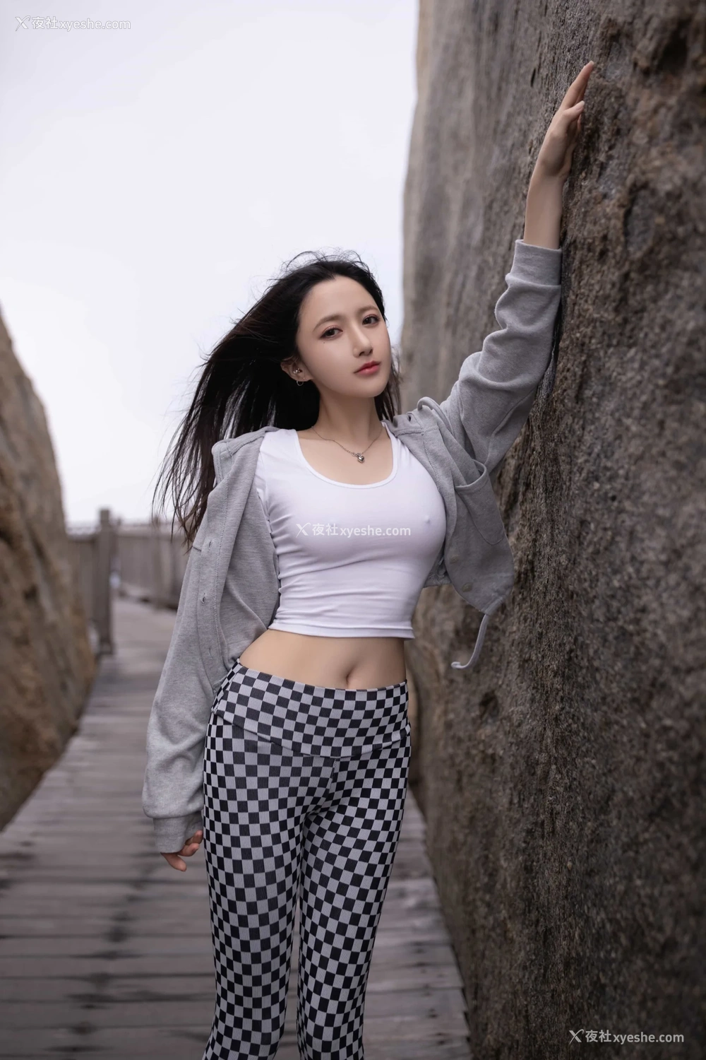 1P - xiuren秀人网福利鱼子酱Fish大尺度私拍写真魔力安全带
