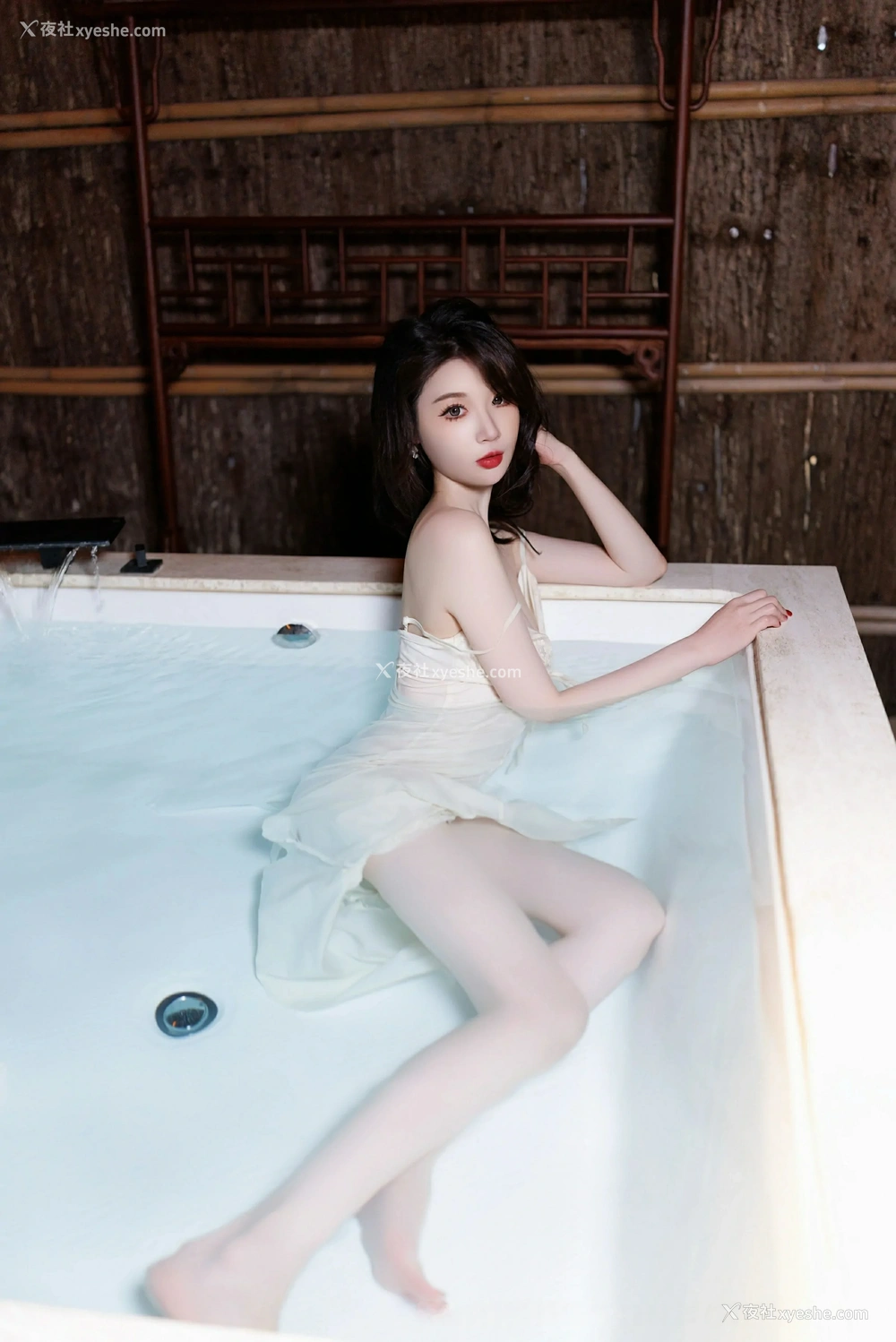 1P - [XiuRen秀人网] No.9643 梦心玥