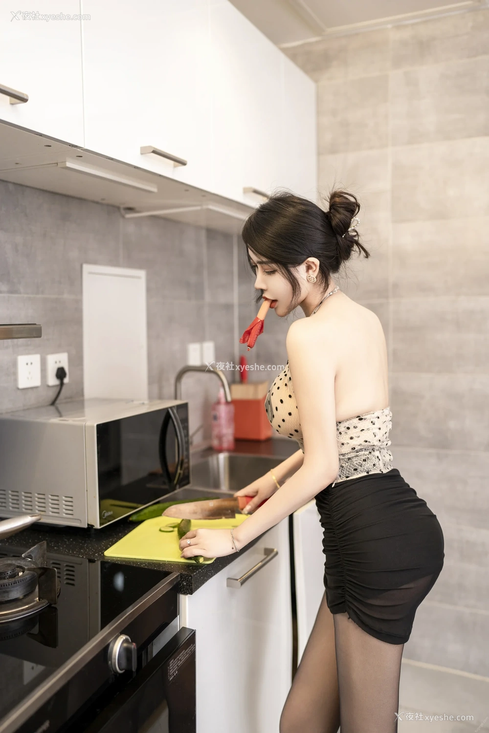 1P - xiuren秀人网福利李若汐ci大尺度私拍写真厨房女仆