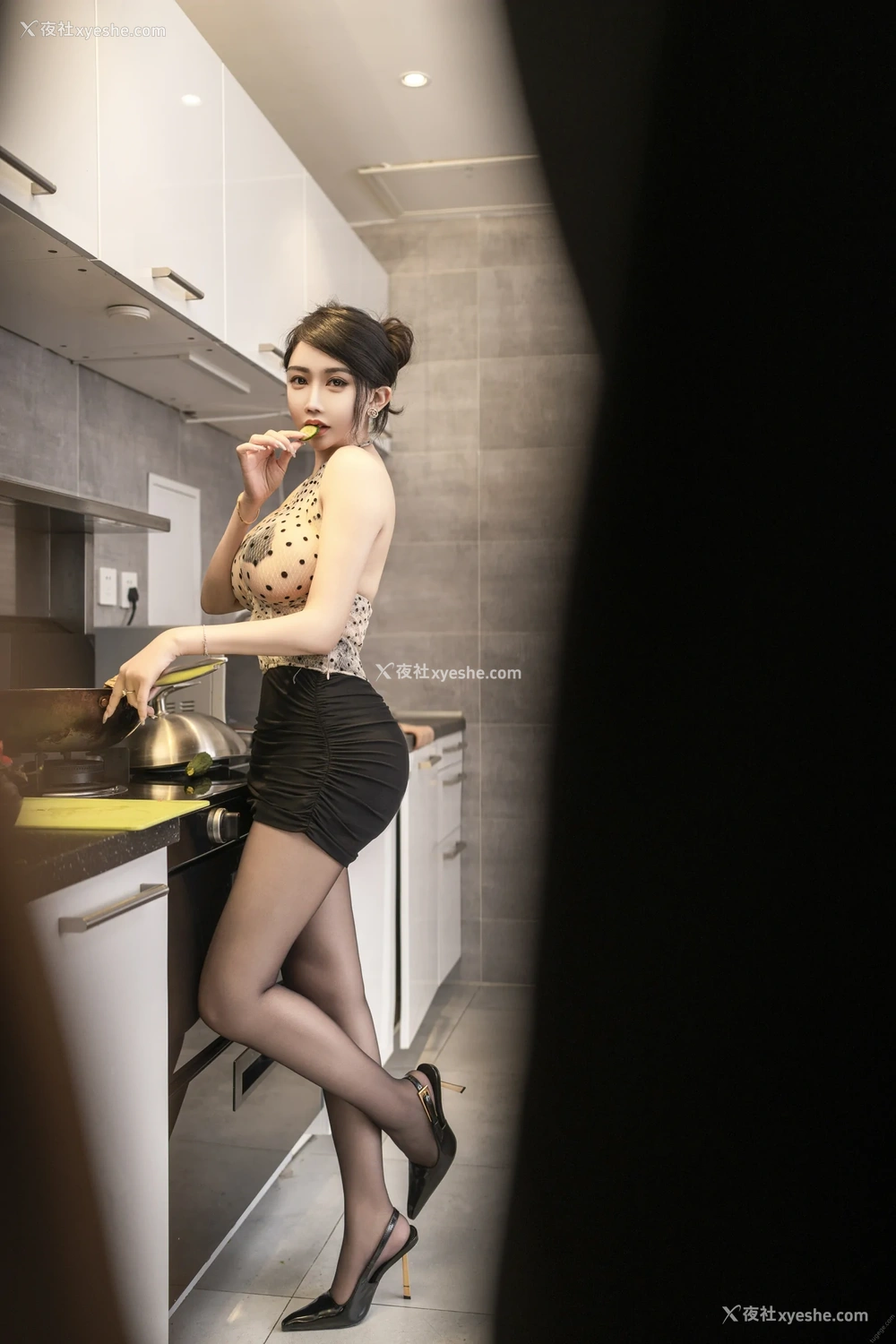 1P - xiuren秀人网福利李若汐ci大尺度私拍写真厨房女仆