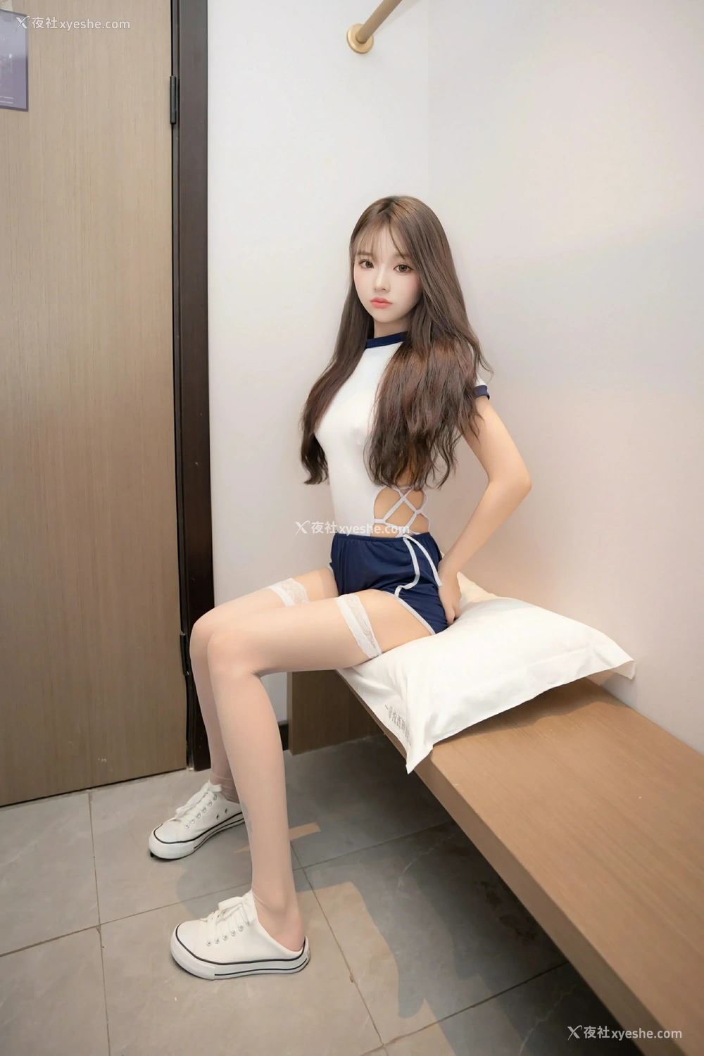 1P - [XiuRen秀人网] No.9654 羊大衣