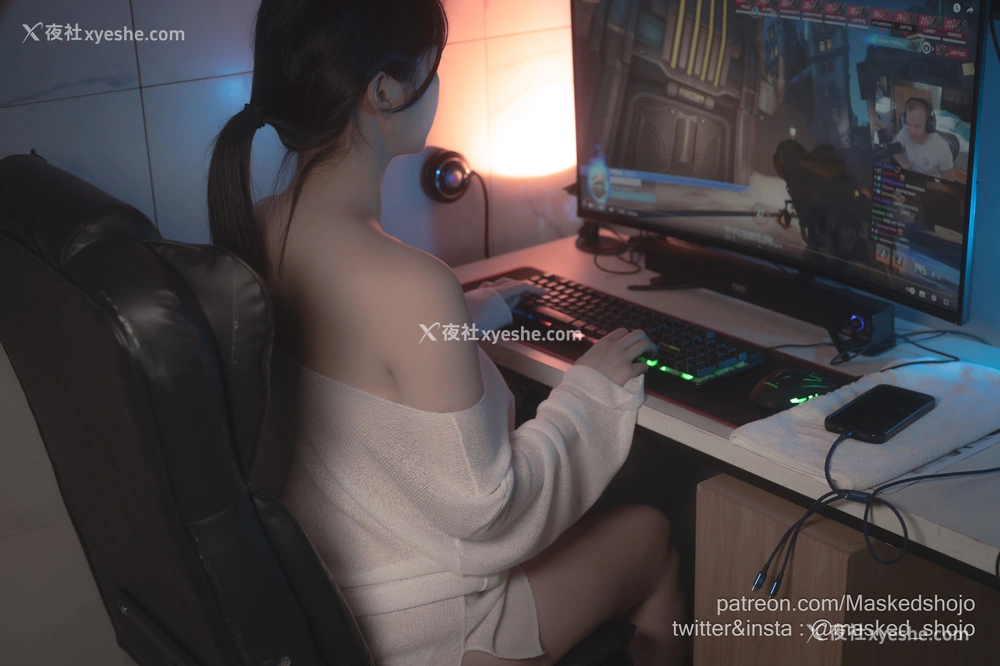 1P - Little Girl Playing Games