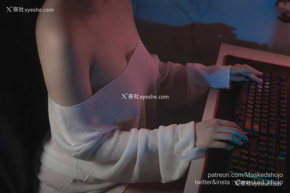1P - Little Girl Playing Games