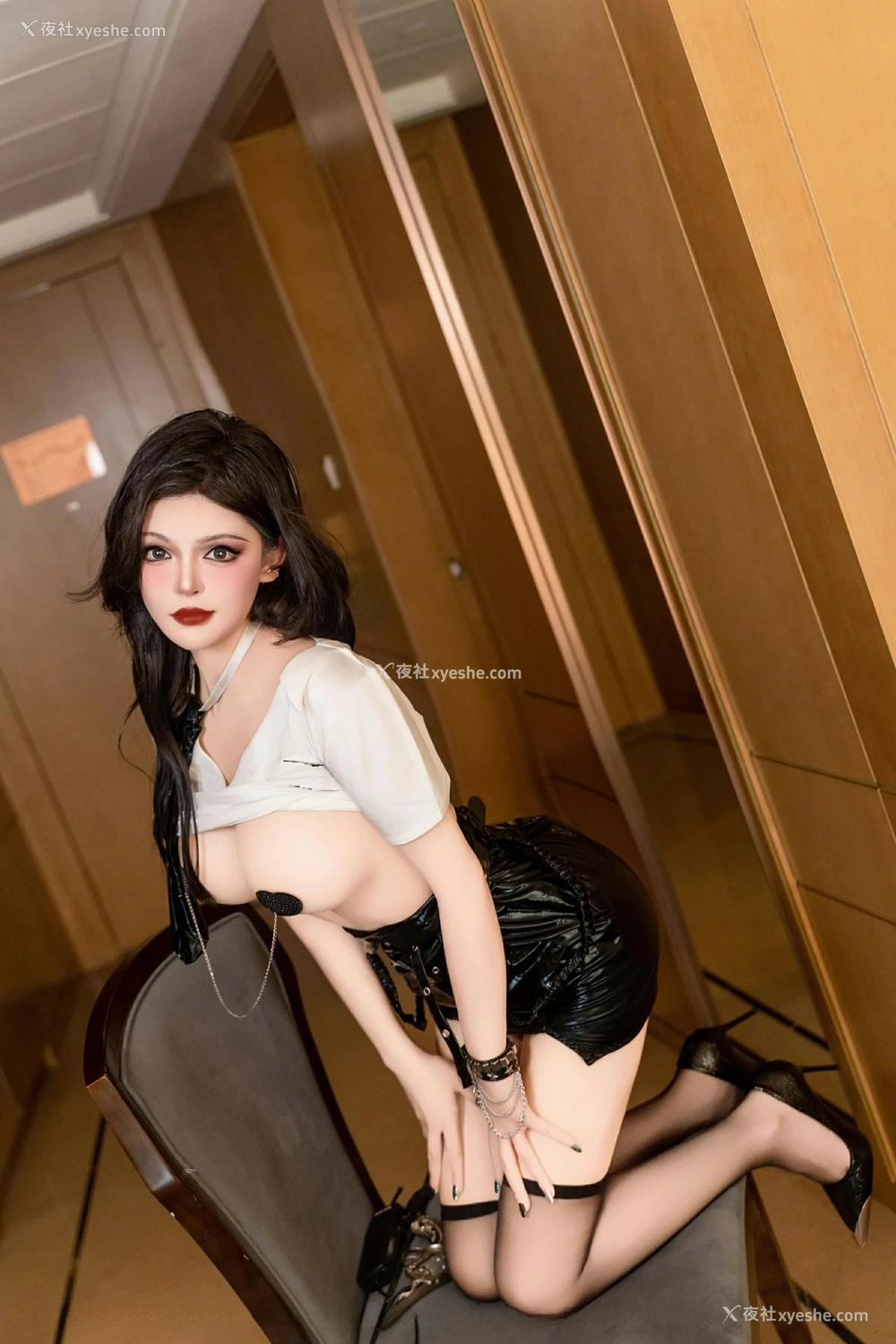 1P - [XiuRen秀人网] No.9661 伊丽莎有点白