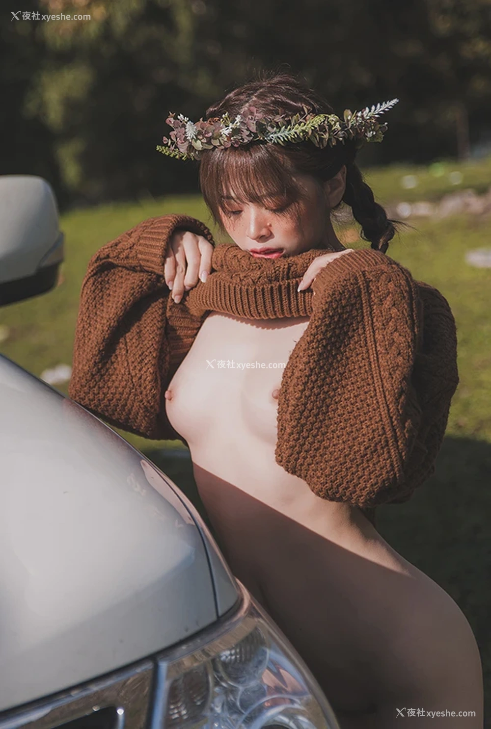 1P - 极品柚木yuziki遗作 葡萄森林里的针织半裸美女