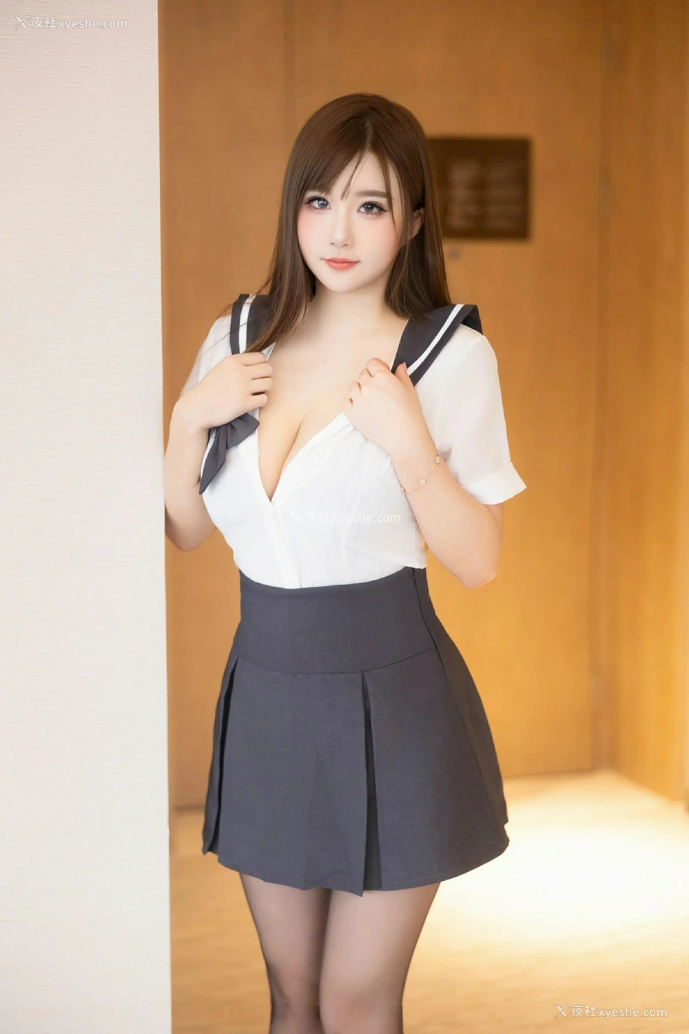1P - [XiuRen秀人网] No.9663 小肉肉咪