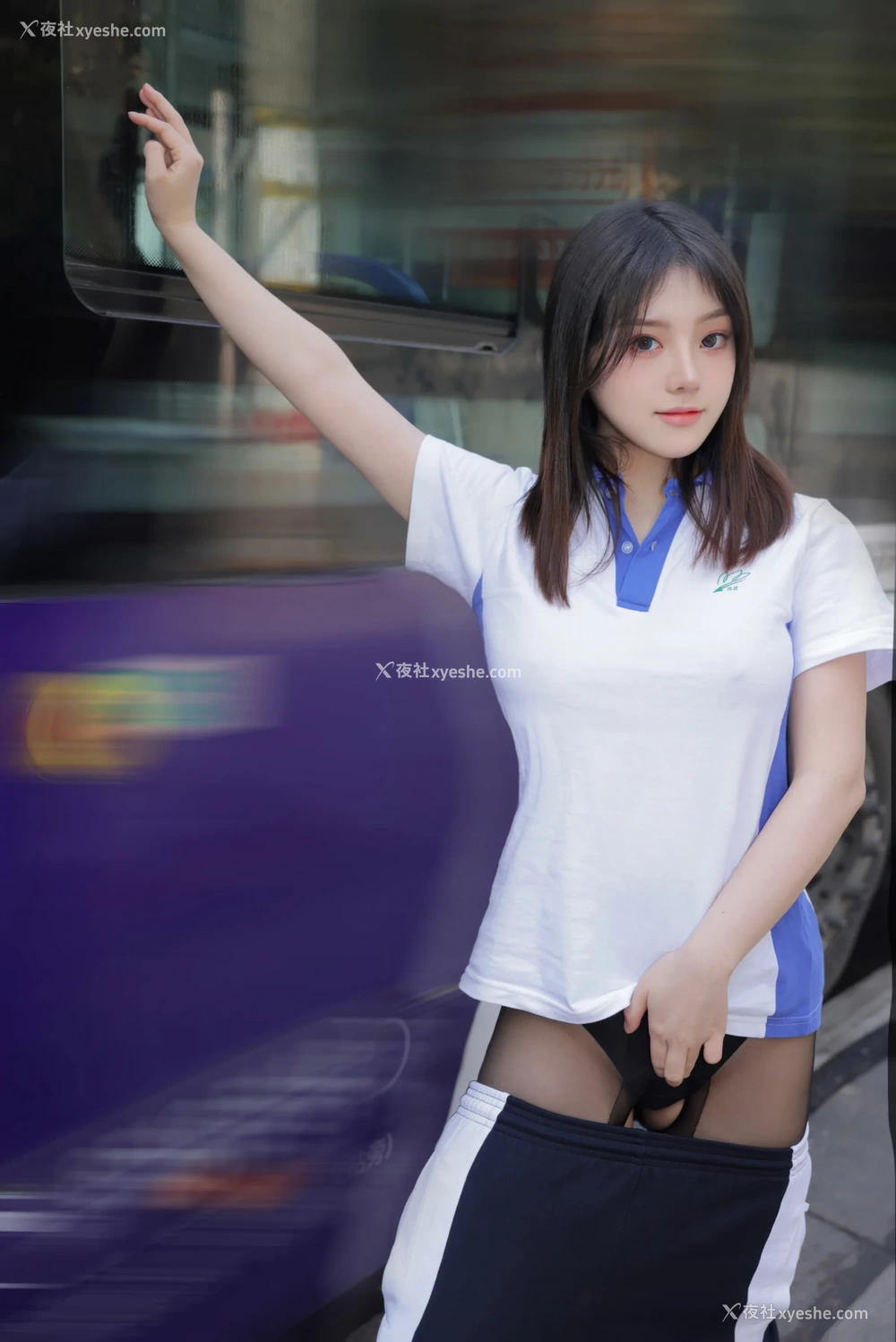 1P - xiuren秀人网福利豆瓣酱大尺度私拍写真学生妹公交车
