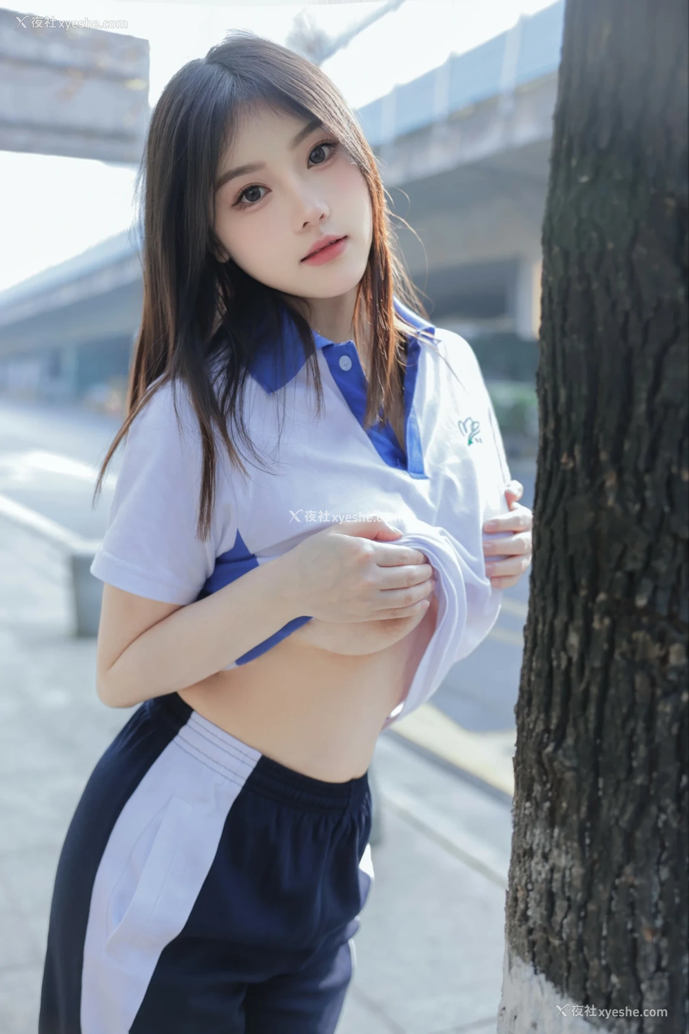 1P - xiuren秀人网福利豆瓣酱大尺度私拍写真学生妹公交车