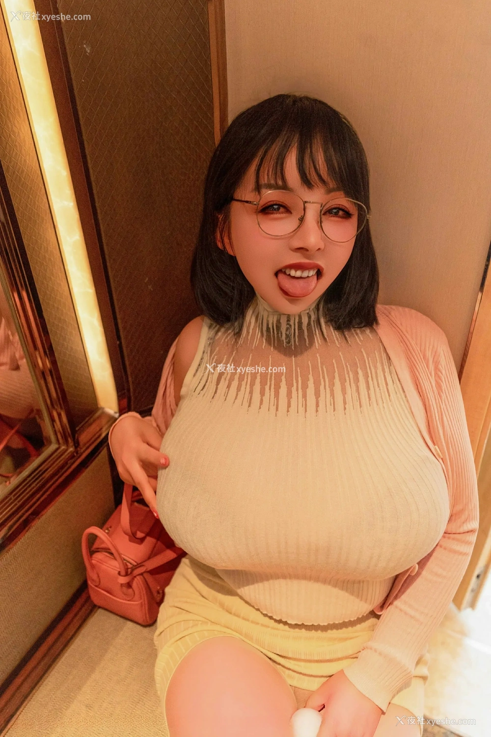 1P - [XiuRen秀人网] No.9685 油田溪溪