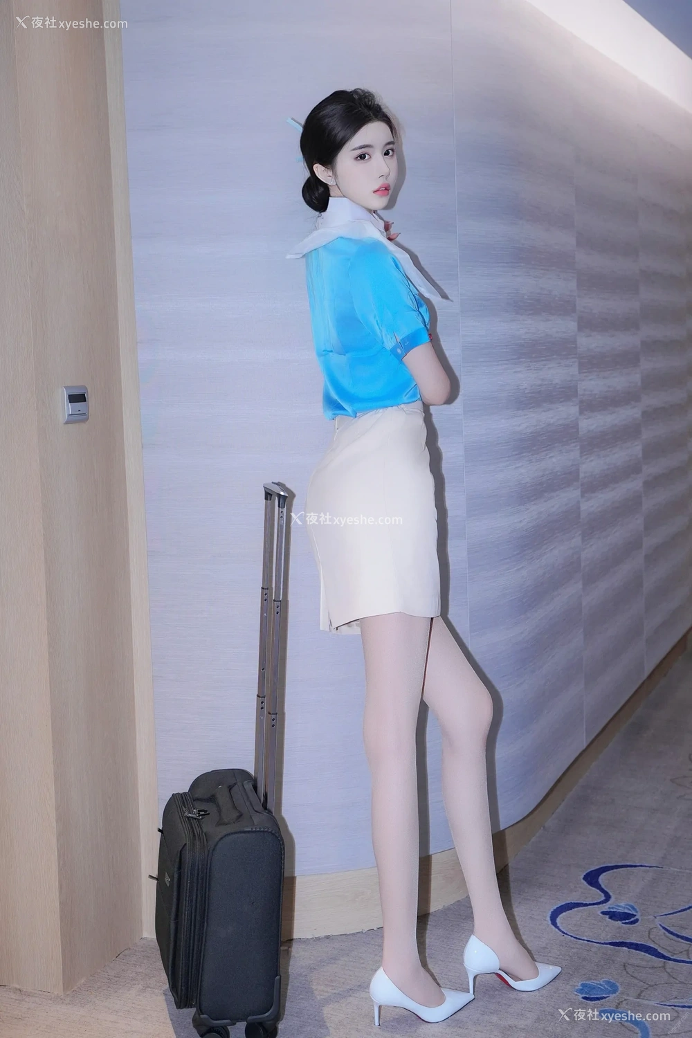 1P - xiuren秀人网福利晚苏susu大尺度私拍写真蓝衣空姐制服