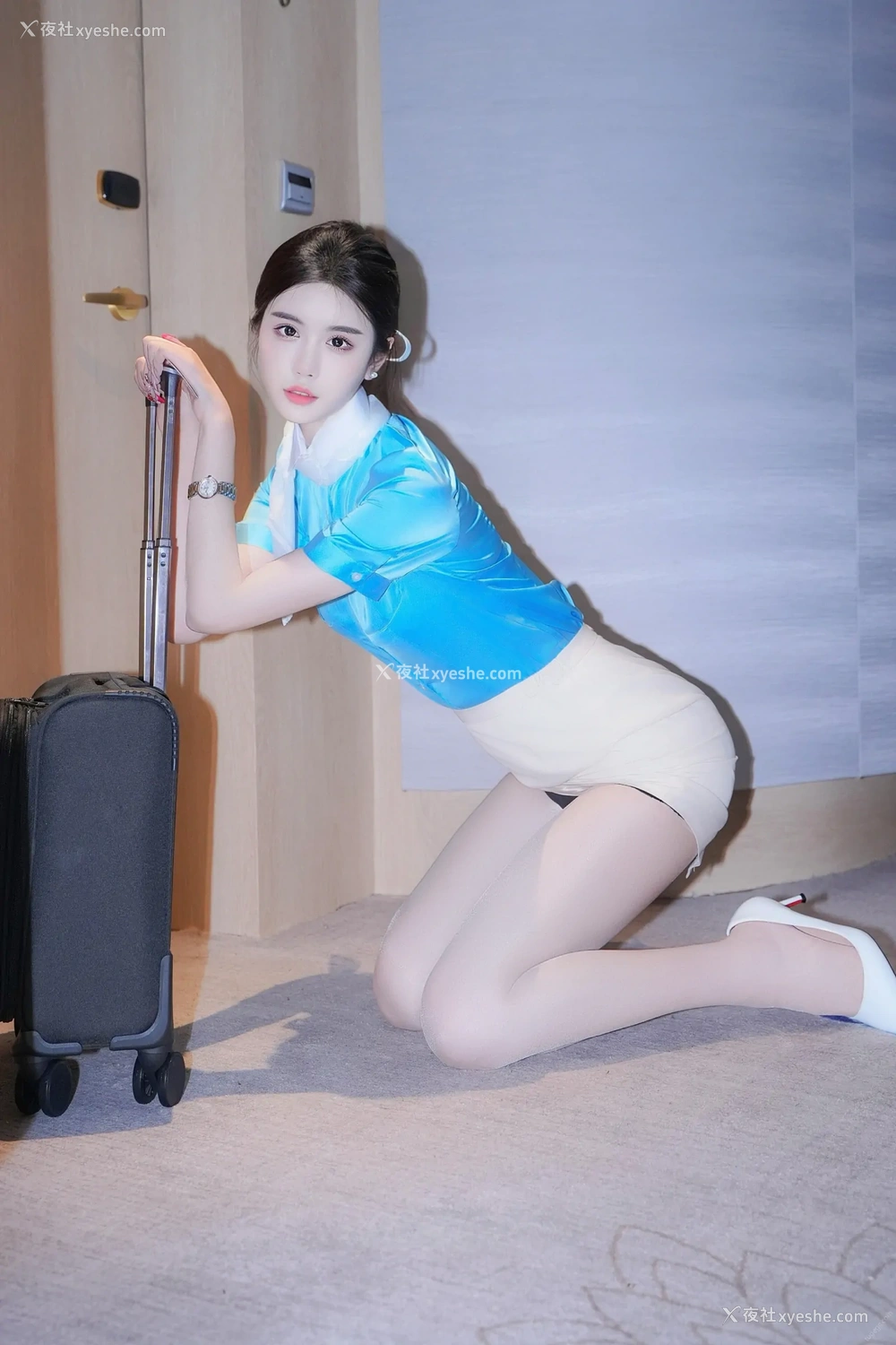 1P - xiuren秀人网福利晚苏susu大尺度私拍写真蓝衣空姐制服