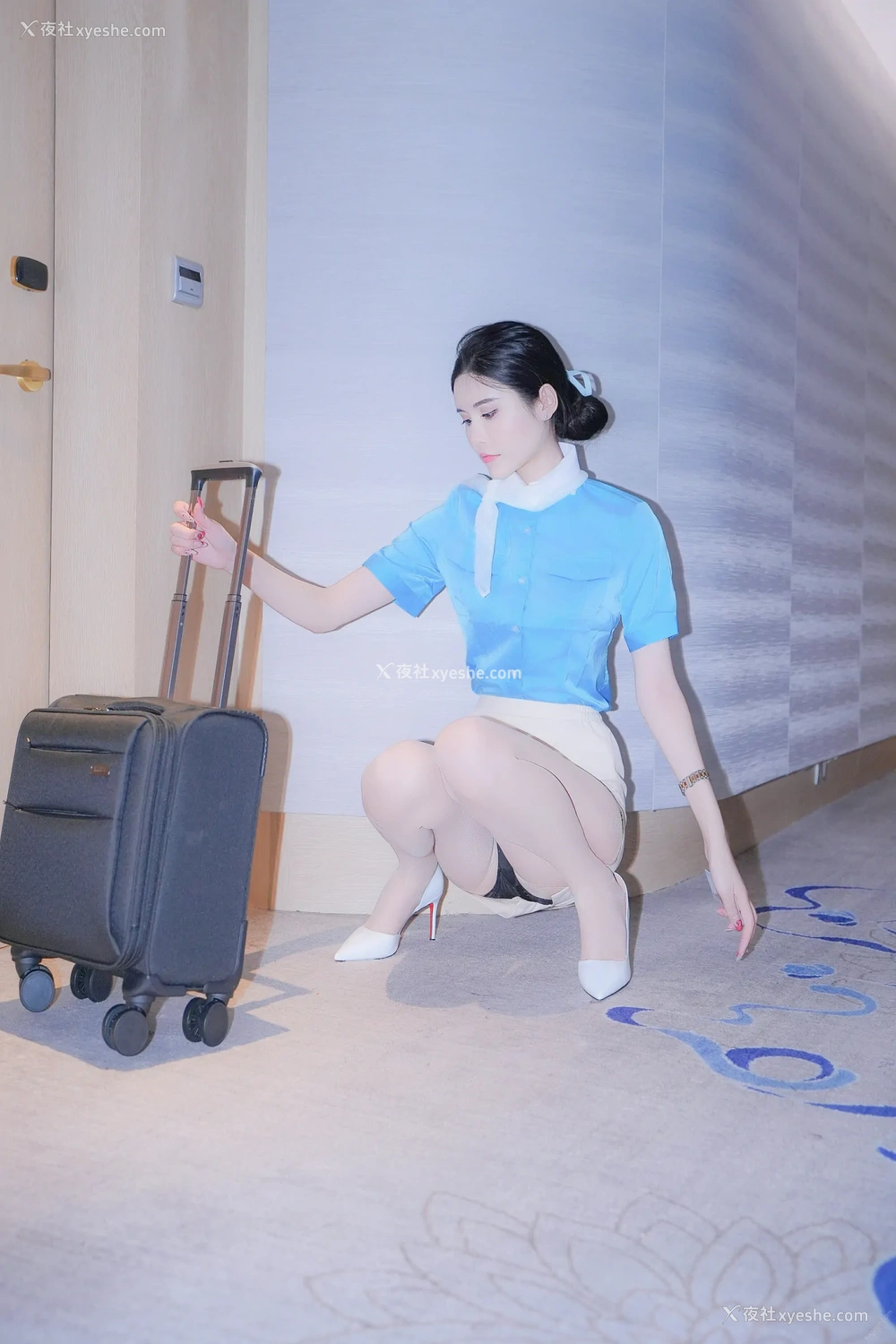 1P - xiuren秀人网福利晚苏susu大尺度私拍写真蓝衣空姐制服