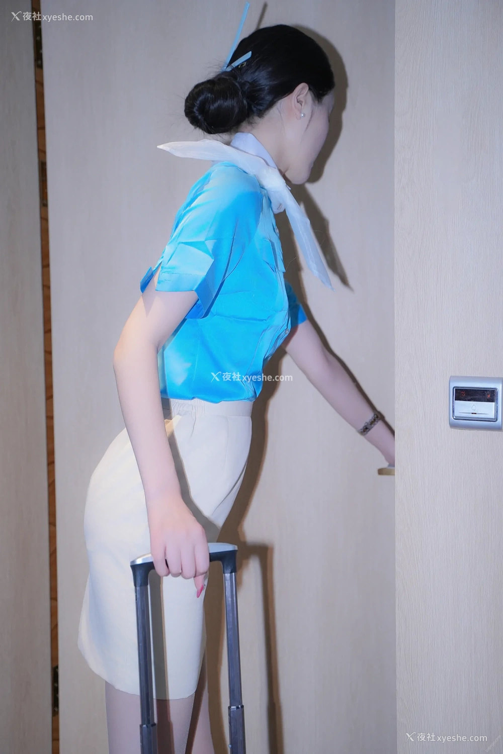 1P - xiuren秀人网福利晚苏susu大尺度私拍写真蓝衣空姐制服