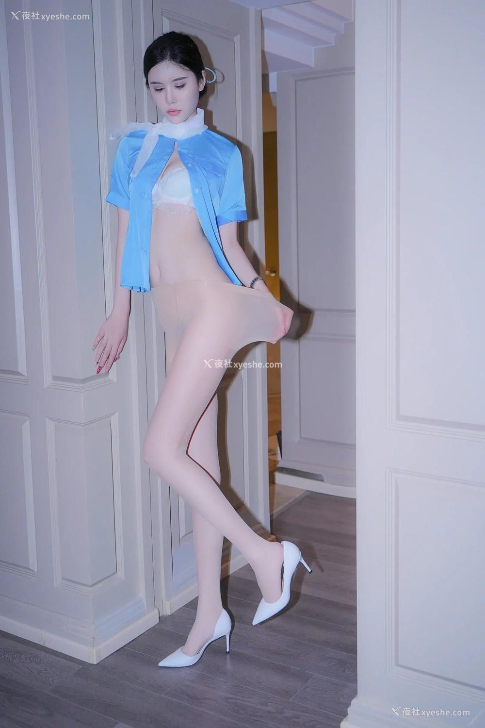 1P - xiuren秀人网福利晚苏susu大尺度私拍写真蓝衣空姐制服