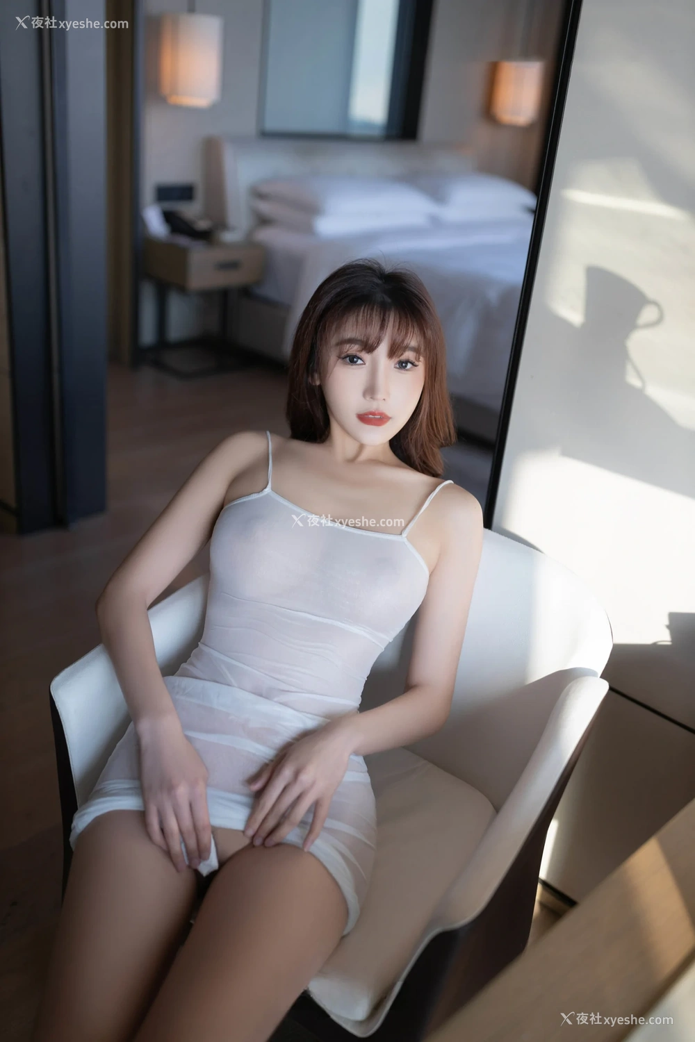 1P - xiuren秀人网福利陆萱萱大尺度私拍写真透明网纱