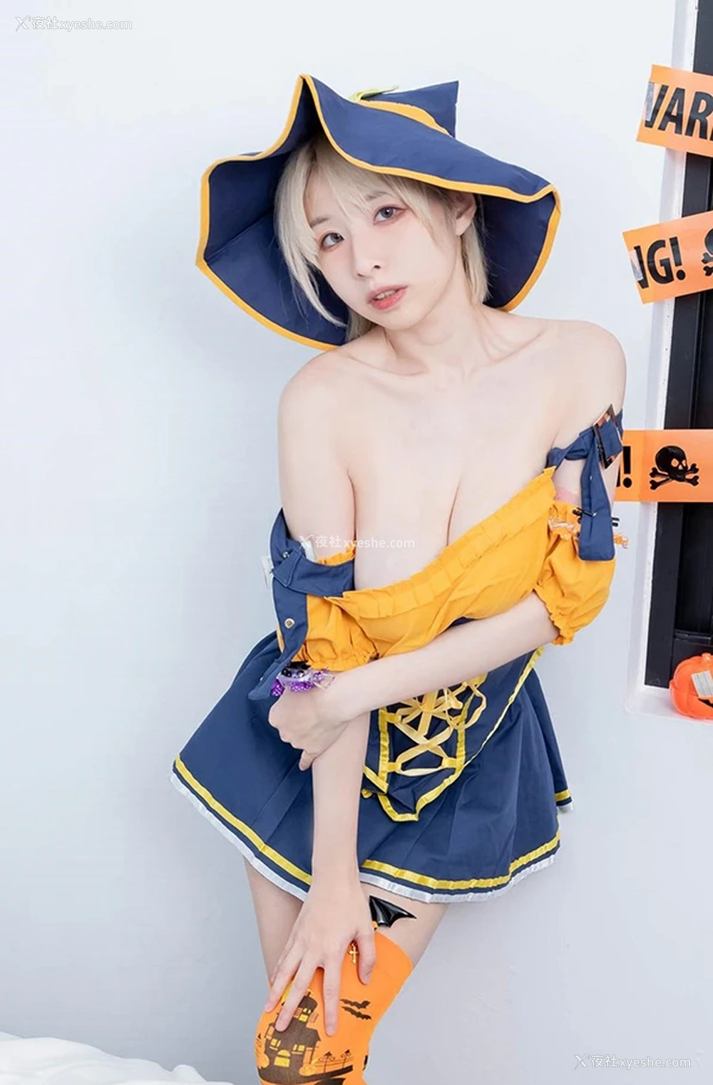 1P - 极品美女婕咪黎菲儿 夺洨聚之万密室万圣节