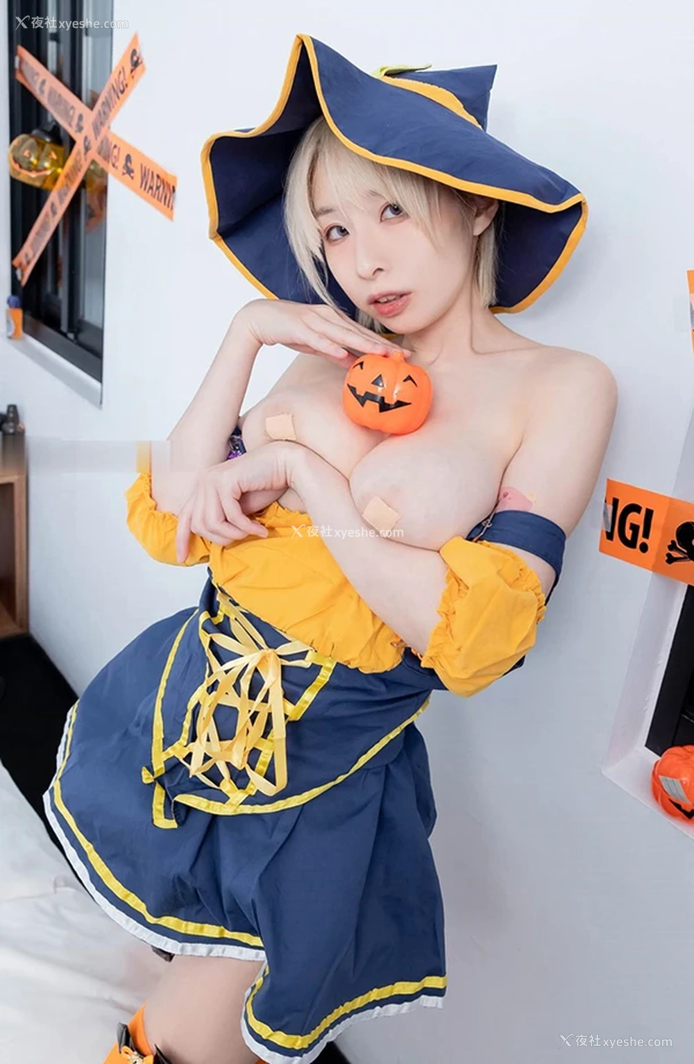 1P - 极品美女婕咪黎菲儿 夺洨聚之万密室万圣节
