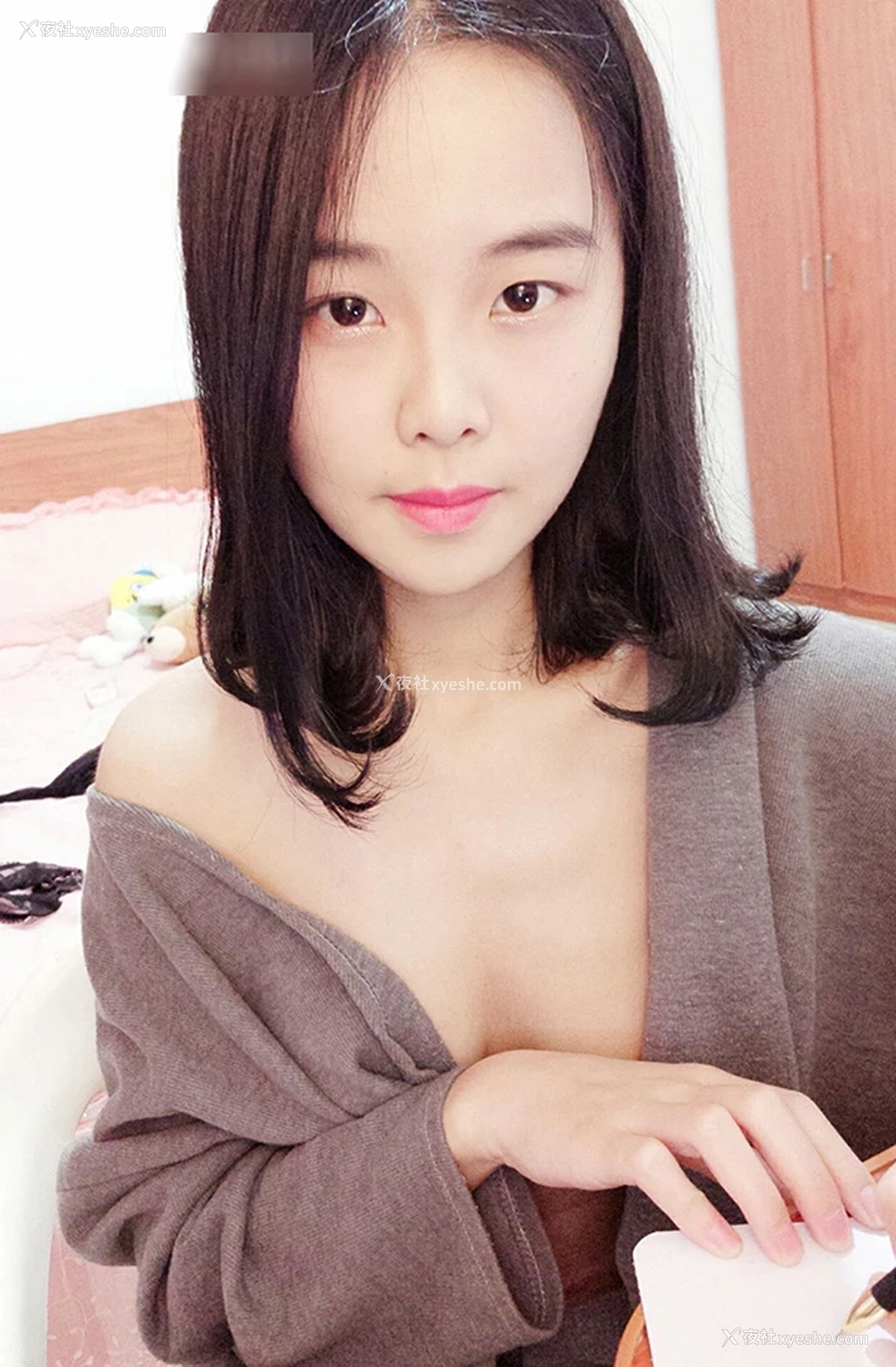 1P - 举牌圈大佬@一少 定制素人妹子尺度图集