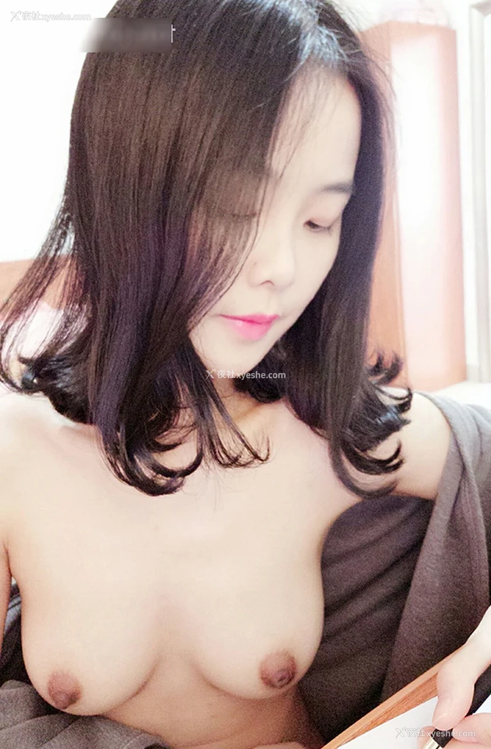 1P - 举牌圈大佬@一少 定制素人妹子尺度图集