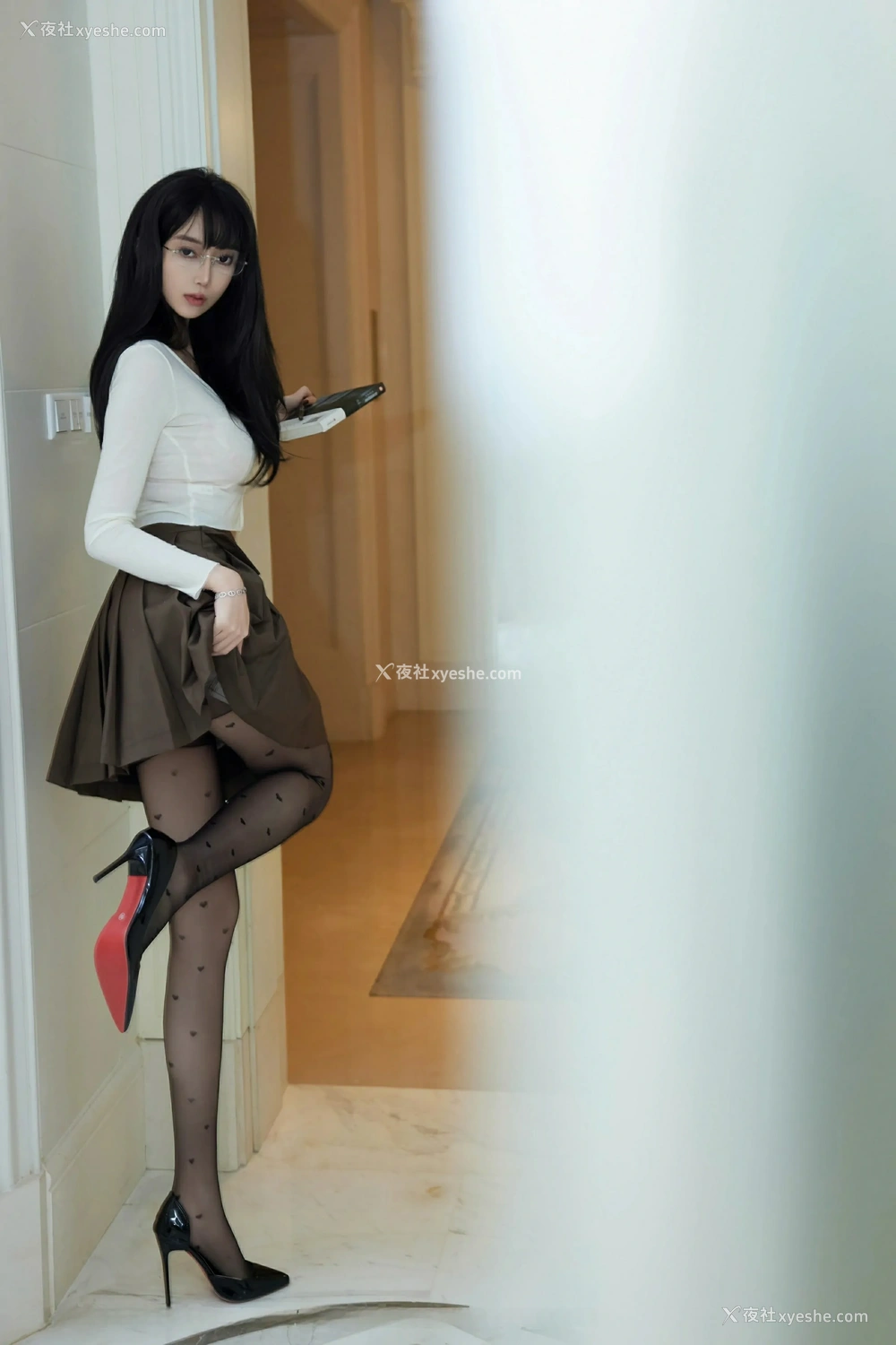 1P - [XiuRen秀人网] No.9737 玥儿玥er