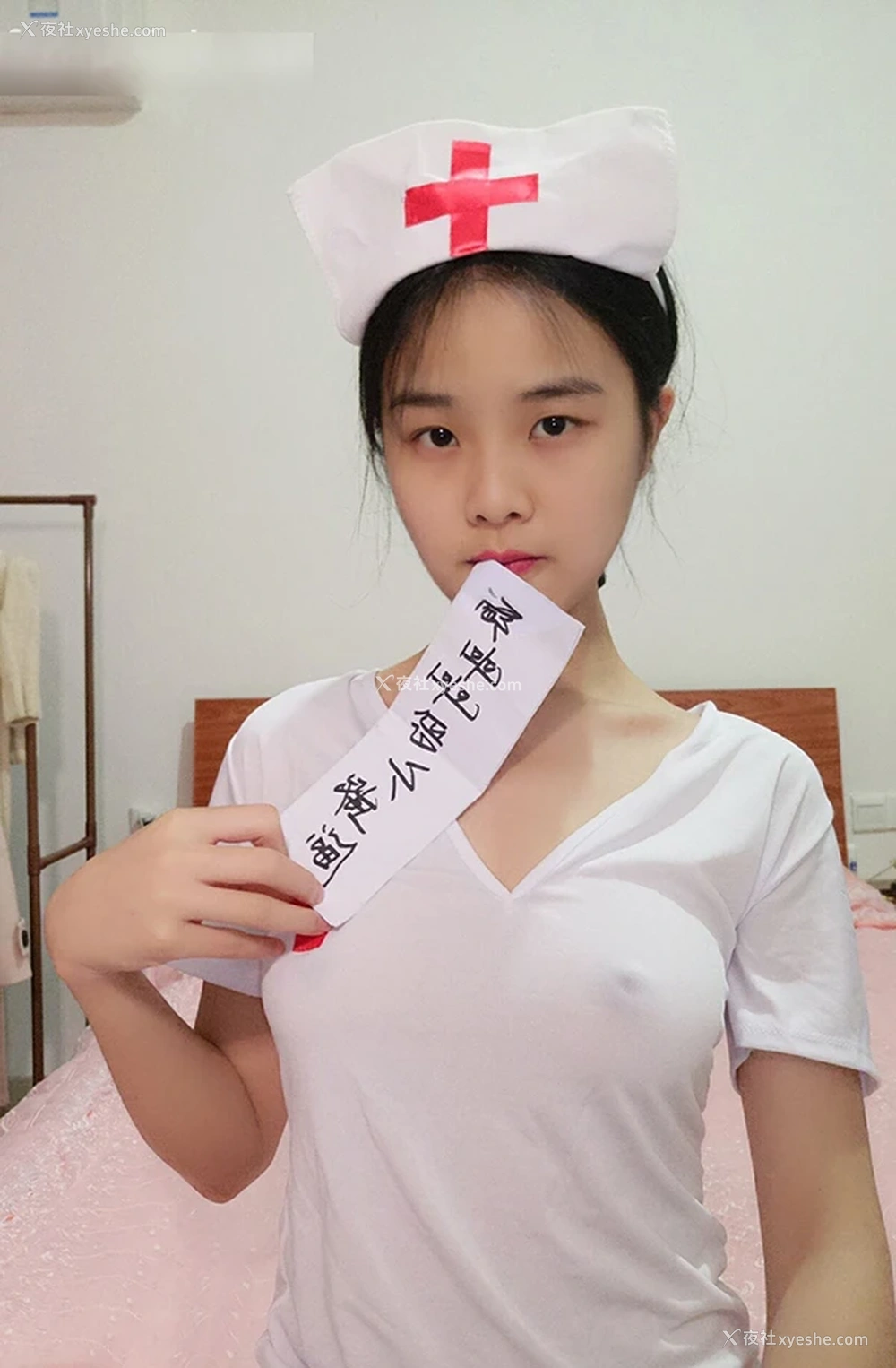 1P - 举牌圈大佬@一少 定制素人妹子尺度图集2