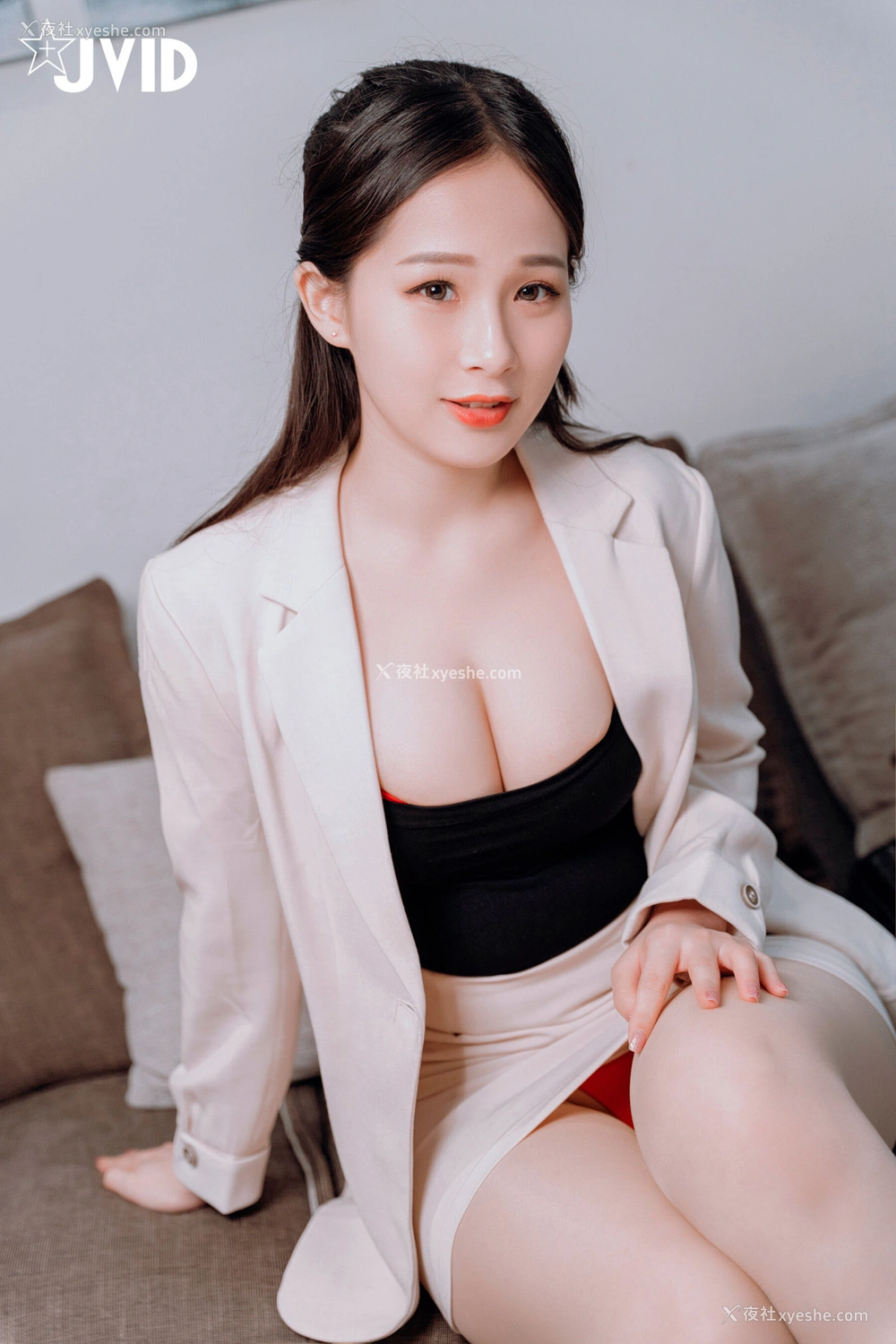 1P - 婕咪《飞机杯到府推销员》