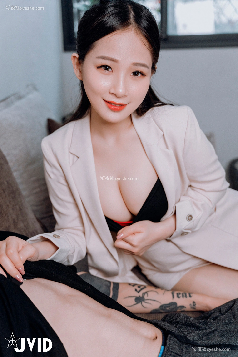 1P - 婕咪《飞机杯到府推销员》