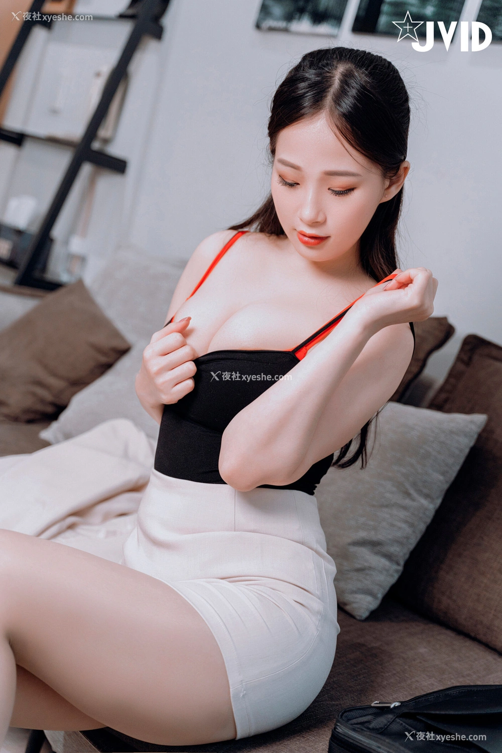 1P - 婕咪《飞机杯到府推销员》