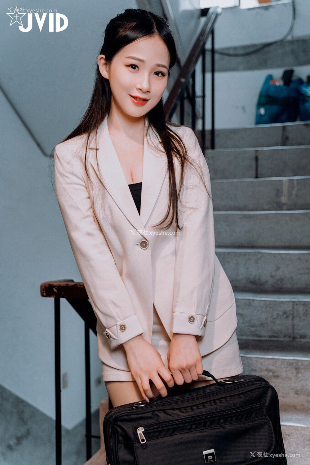 1P - 婕咪《飞机杯到府推销员》