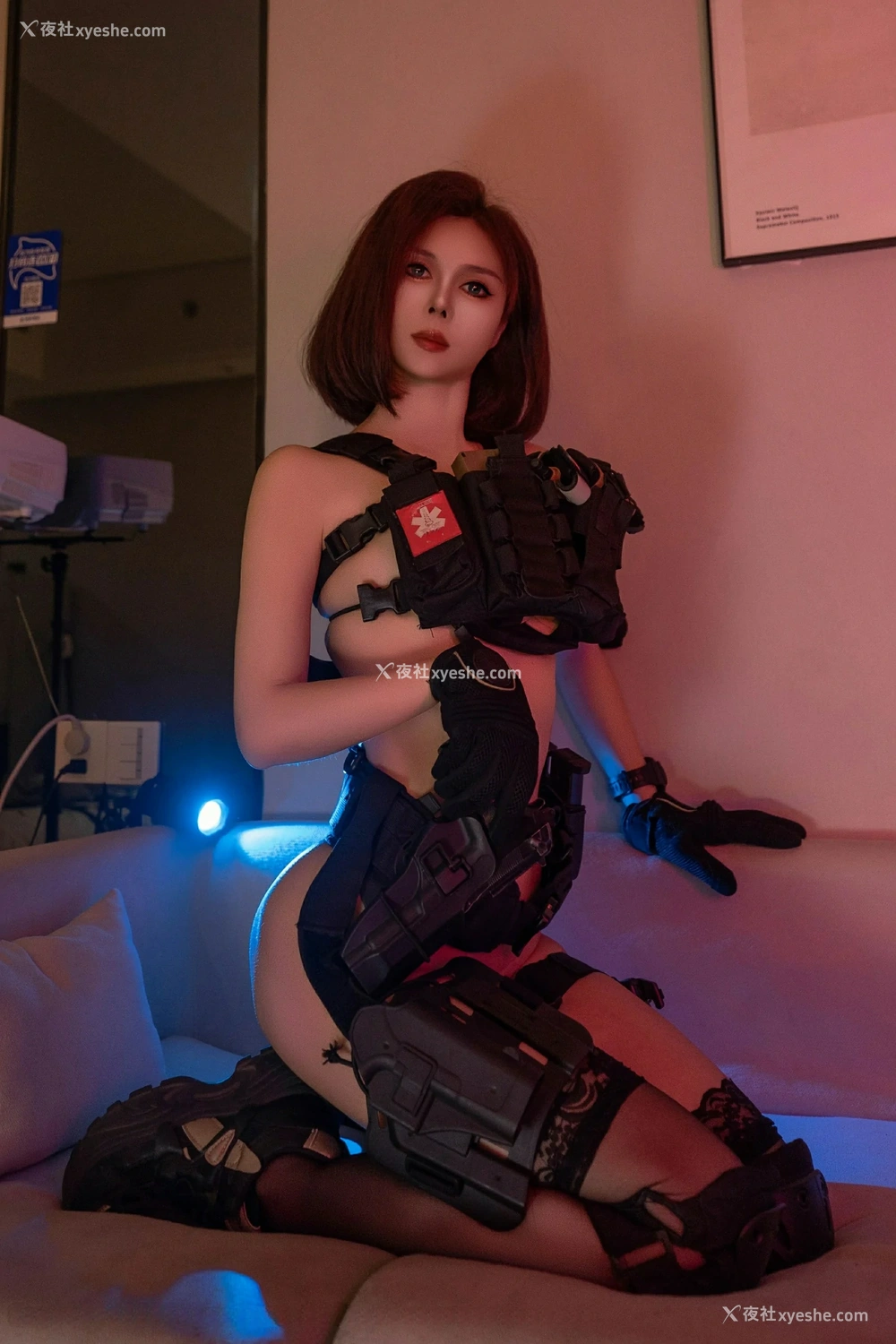 1P - [XiuRen秀人网] No.9759 白芷yy