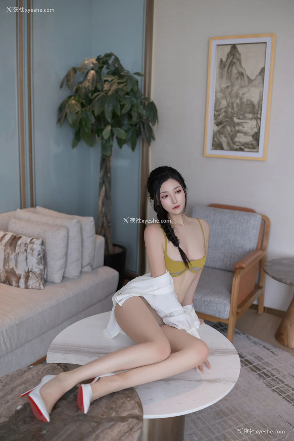 1P - xiuren秀人网福利鱼子酱Fish大尺度私拍写真纯欲黄色丝袜