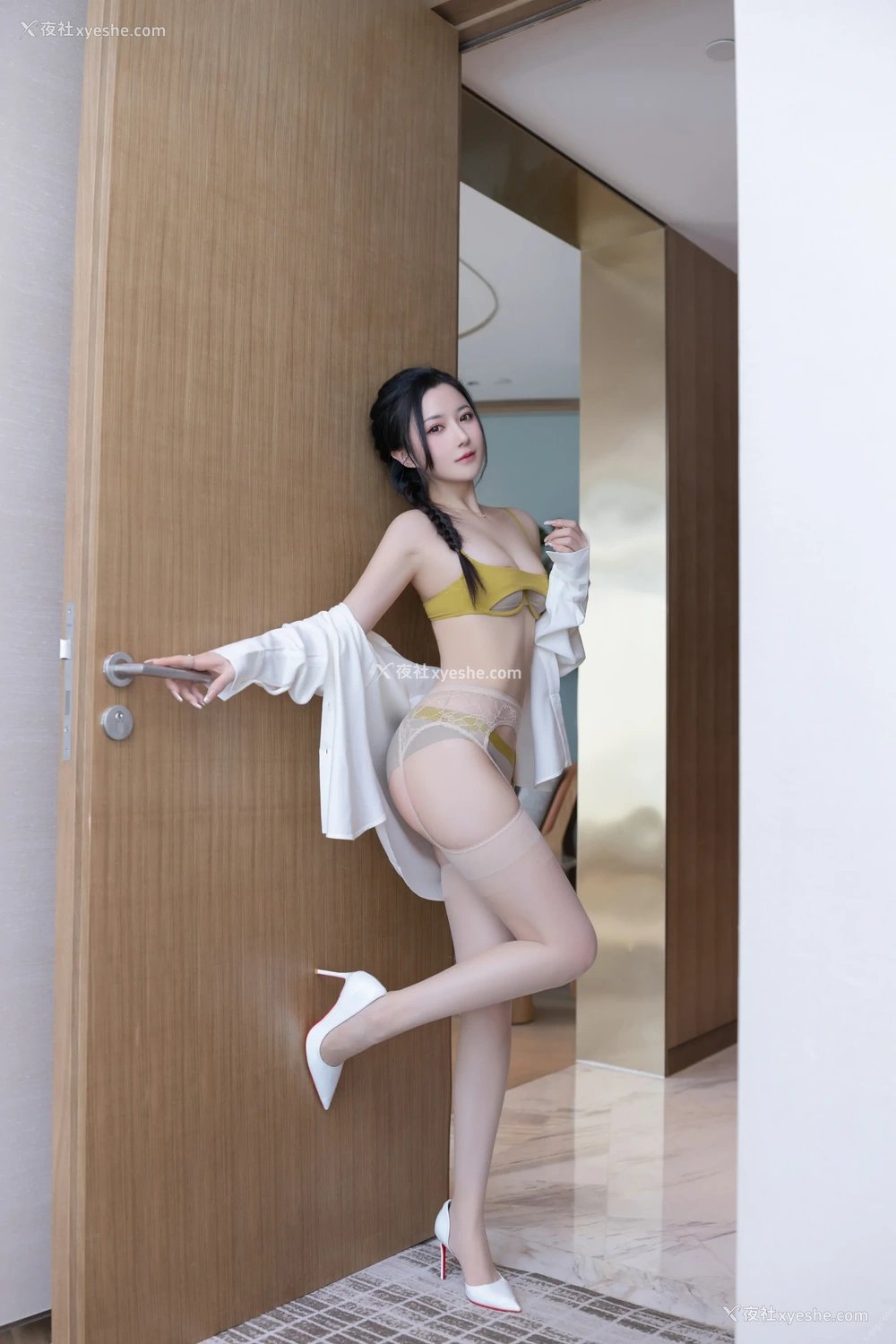 1P - xiuren秀人网福利鱼子酱Fish大尺度私拍写真纯欲黄色丝袜