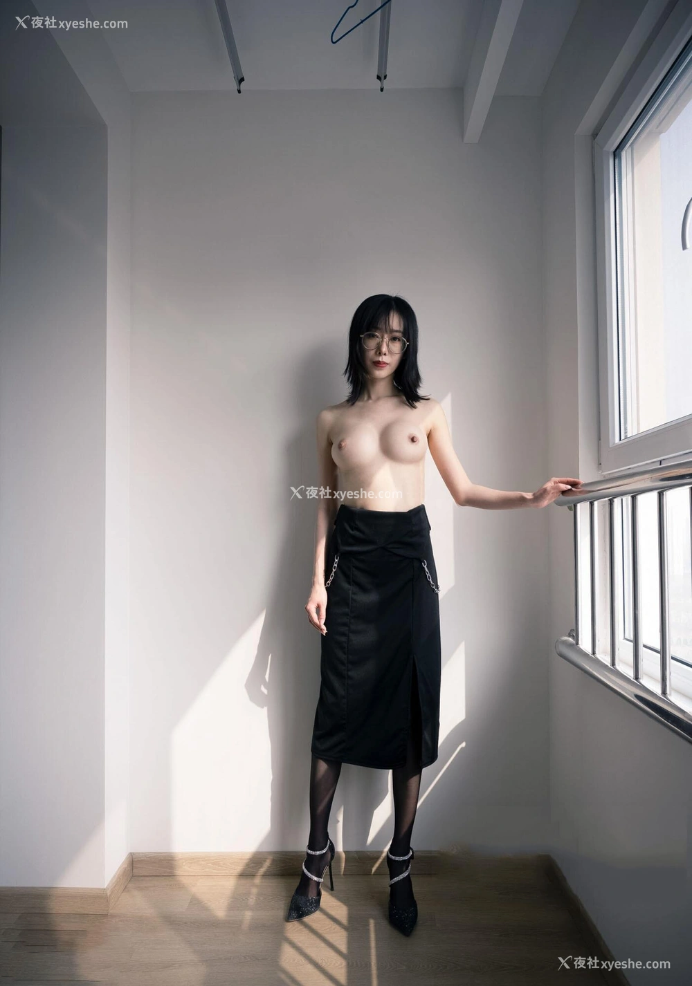 1P - 秀人网 宝宝甜✨极品反差母狗眼镜妹 不上架私拍漏点吃J8