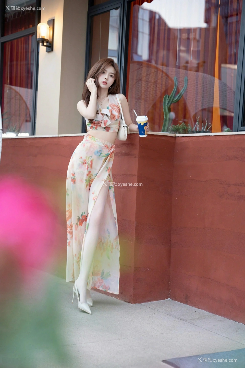1P - [XiuRen秀人网] No.9792 拍黄瓜girl
