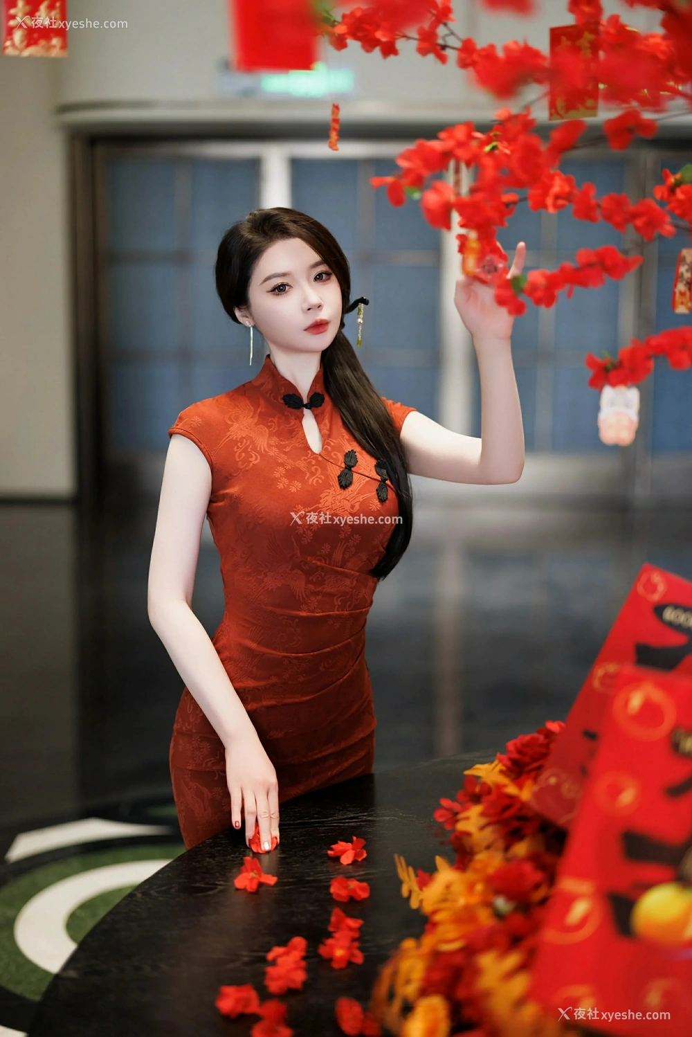 1P - [XiuRen秀人网] No.9812 梦心玥