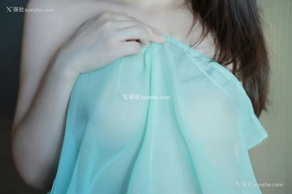 1P - [XiuRen秀人网] No.9807 Evelyn艾莉