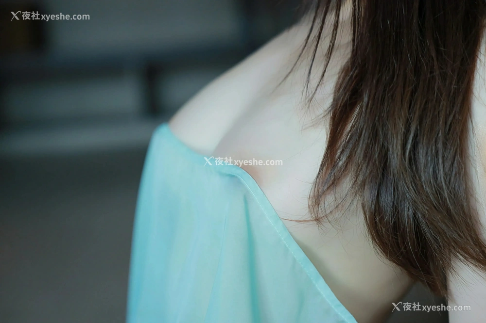 1P - [XiuRen秀人网] No.9807 Evelyn艾莉