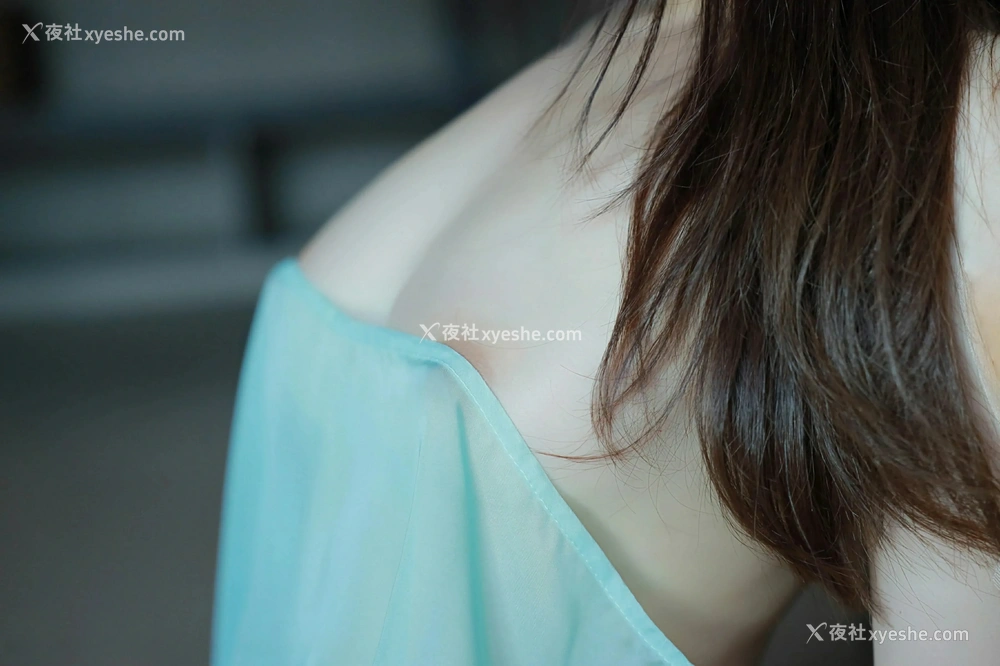 1P - [XiuRen秀人网] No.9807 Evelyn艾莉