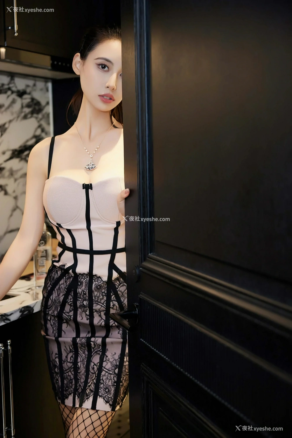 1P - [XiuRen秀人网] No.9809 lingyu69
