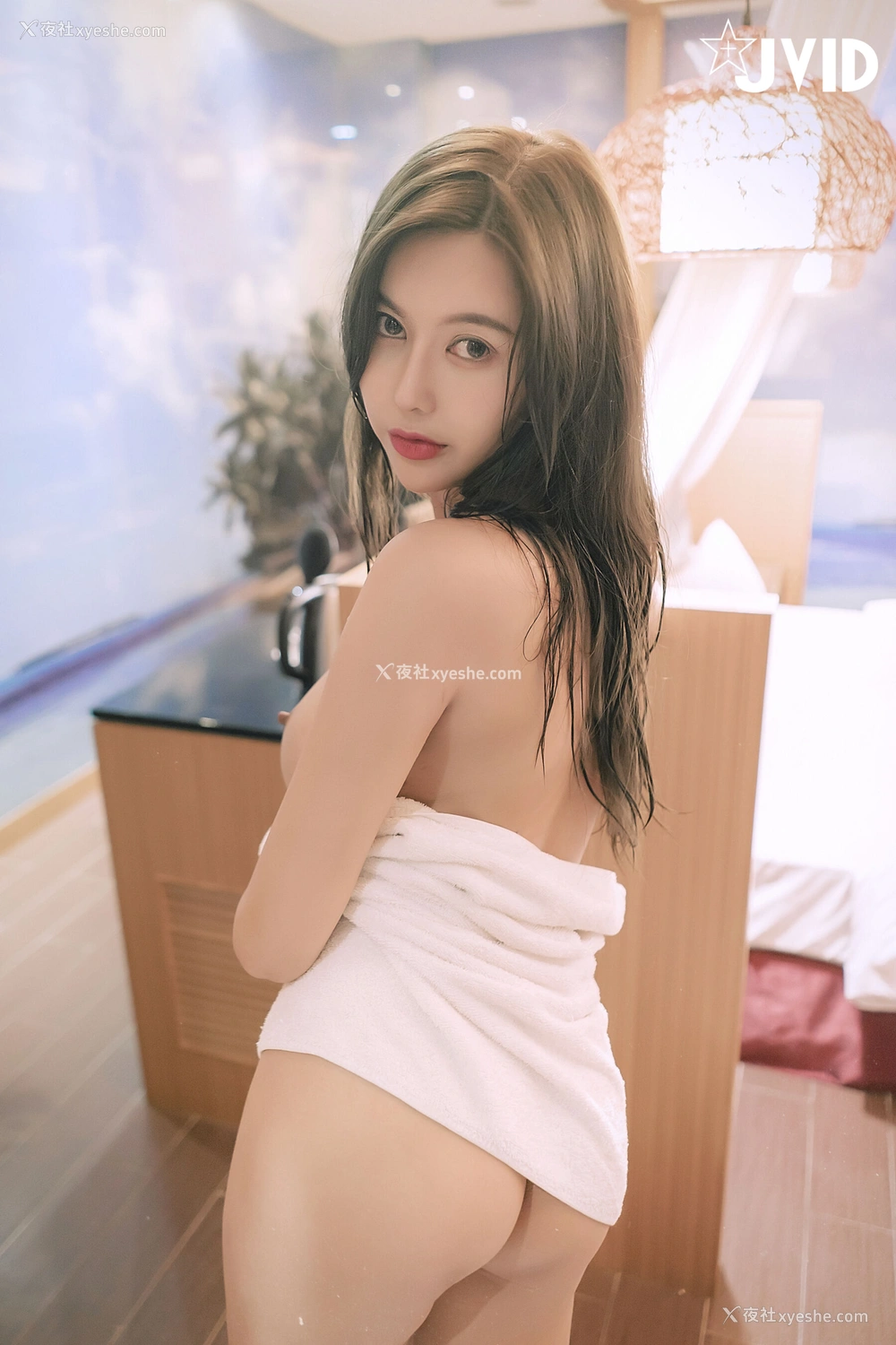 1P - 木木森《巨乳正咩小姐姐约我开房间》